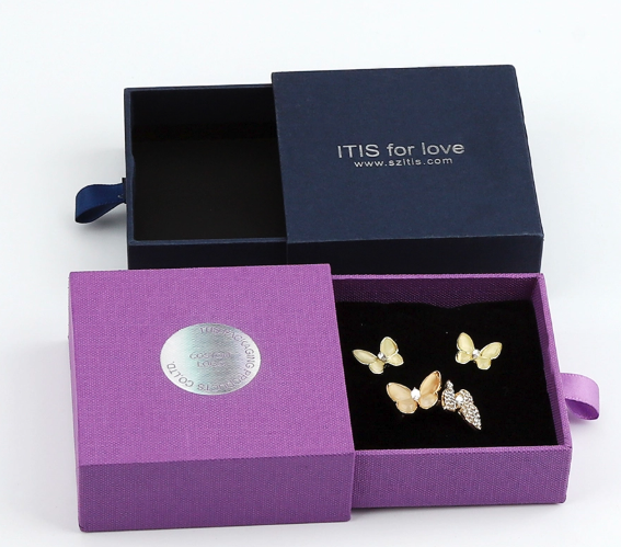 Custom Luxury Paper Earring Box.png